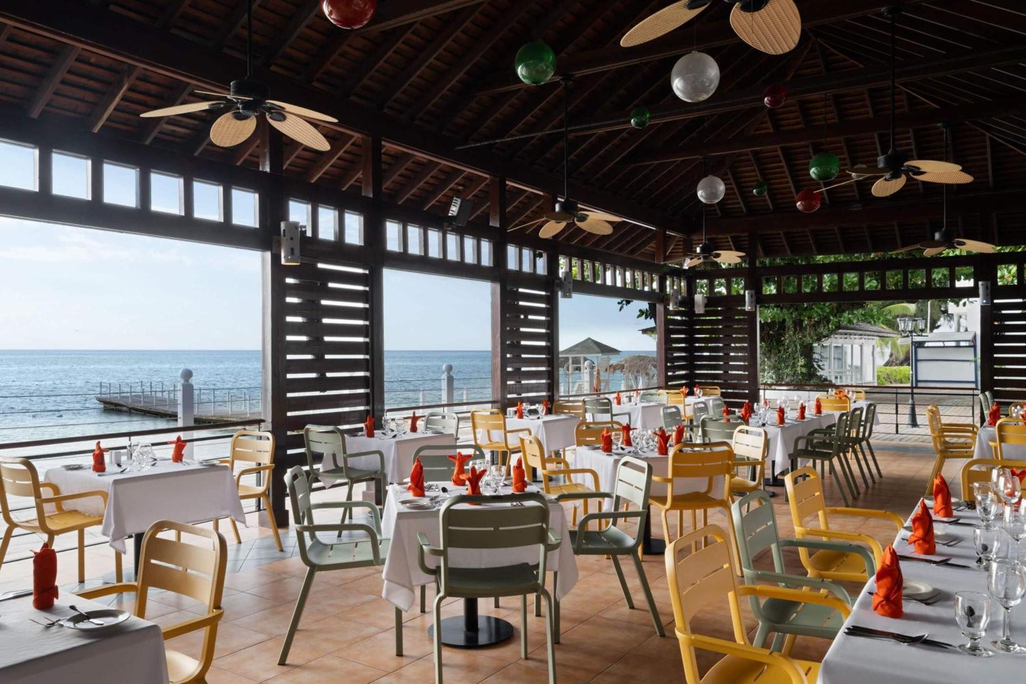 Grand Decameron Montego Beach, A Trademark All-Inclusive Resort Бухта Монтего Экстерьер фото