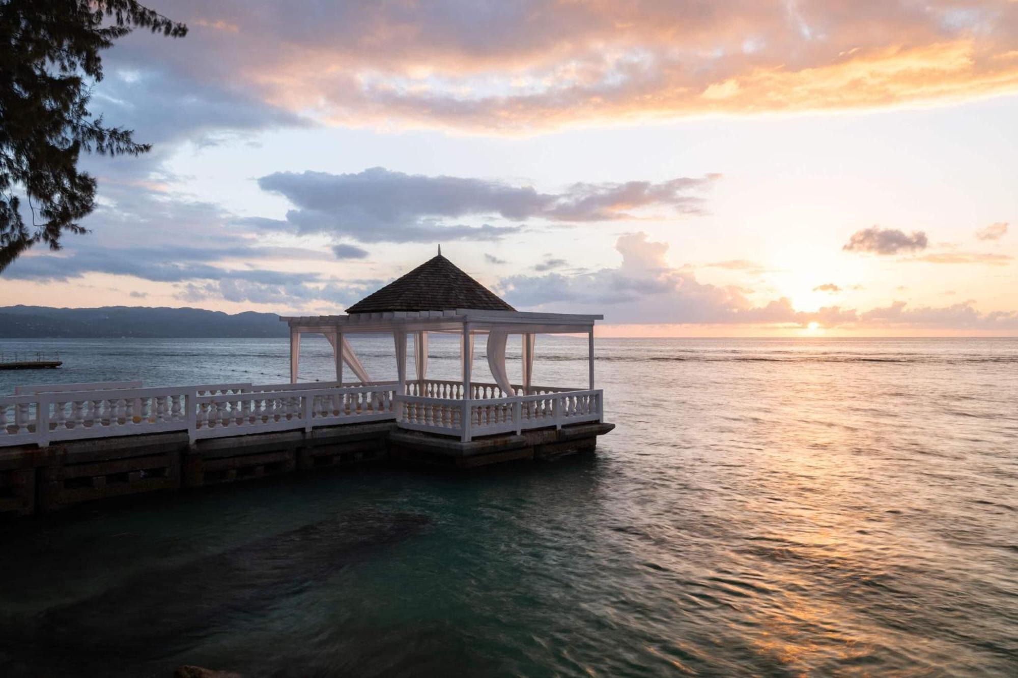 Grand Decameron Montego Beach, A Trademark All-Inclusive Resort Бухта Монтего Экстерьер фото