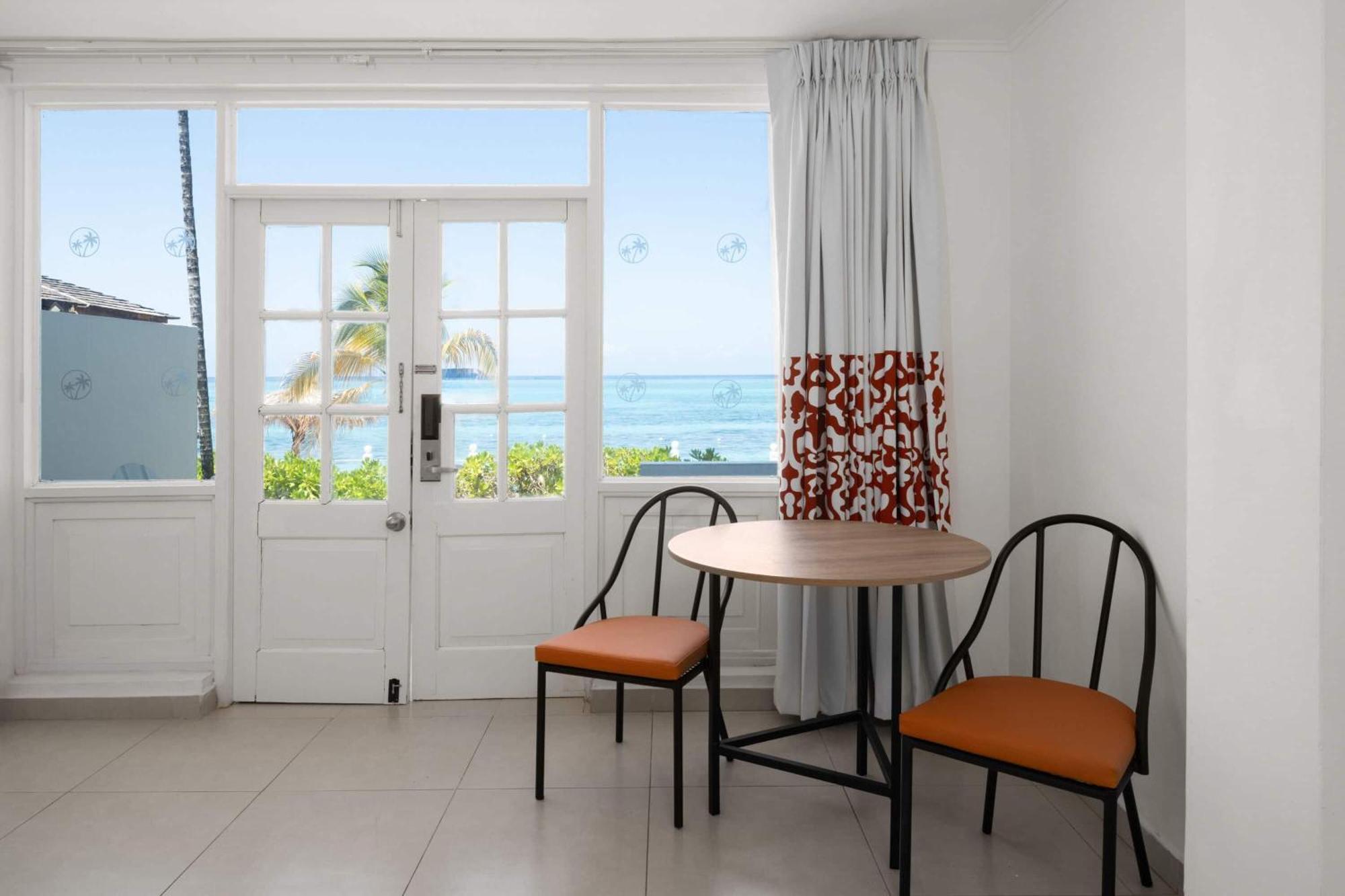 Grand Decameron Montego Beach, A Trademark All-Inclusive Resort Бухта Монтего Экстерьер фото