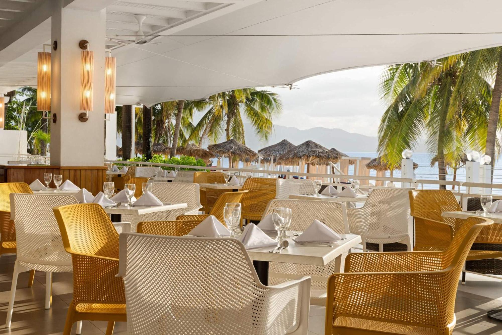 Grand Decameron Montego Beach, A Trademark All-Inclusive Resort Бухта Монтего Экстерьер фото
