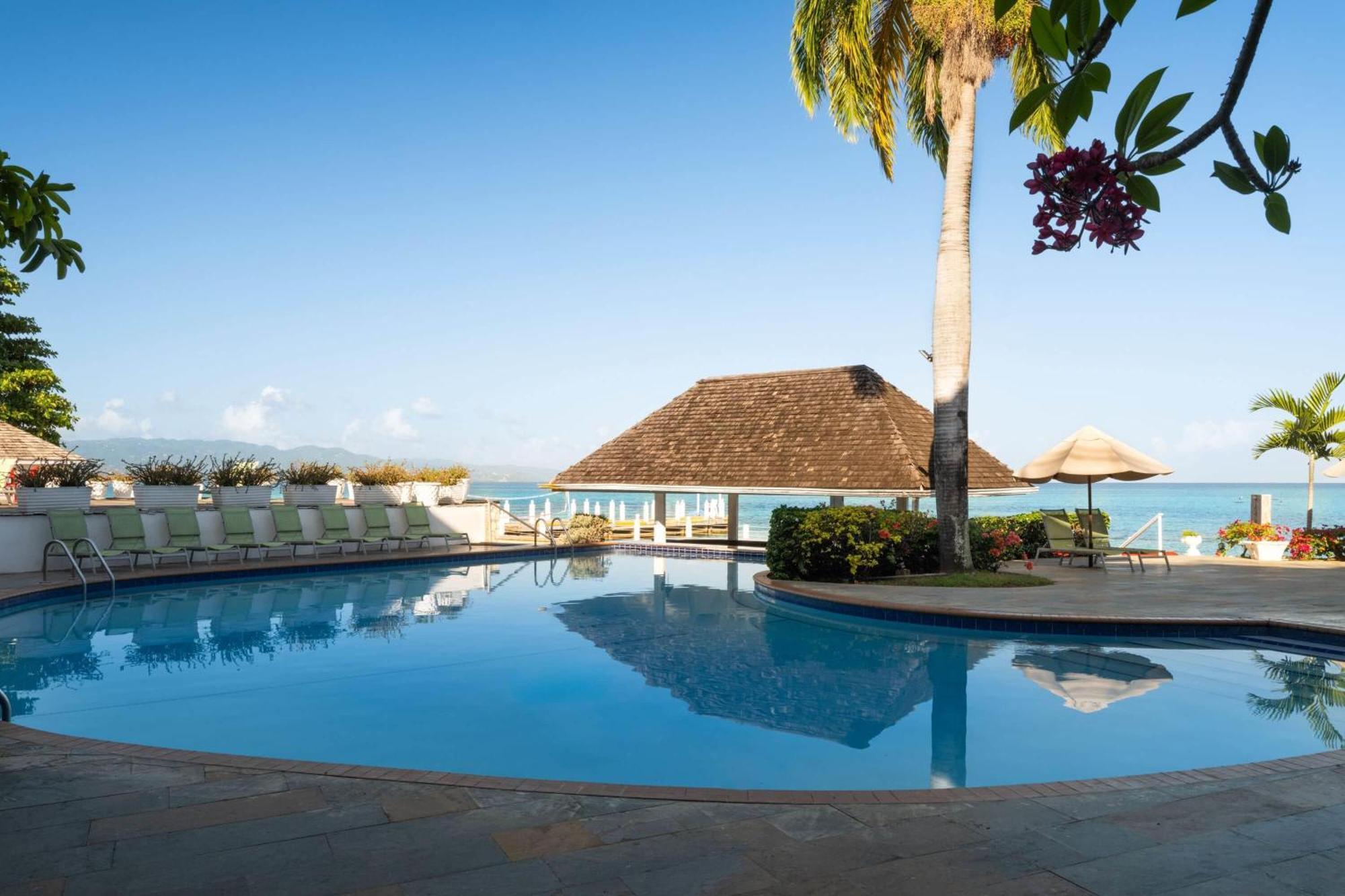 Grand Decameron Montego Beach, A Trademark All-Inclusive Resort Бухта Монтего Экстерьер фото