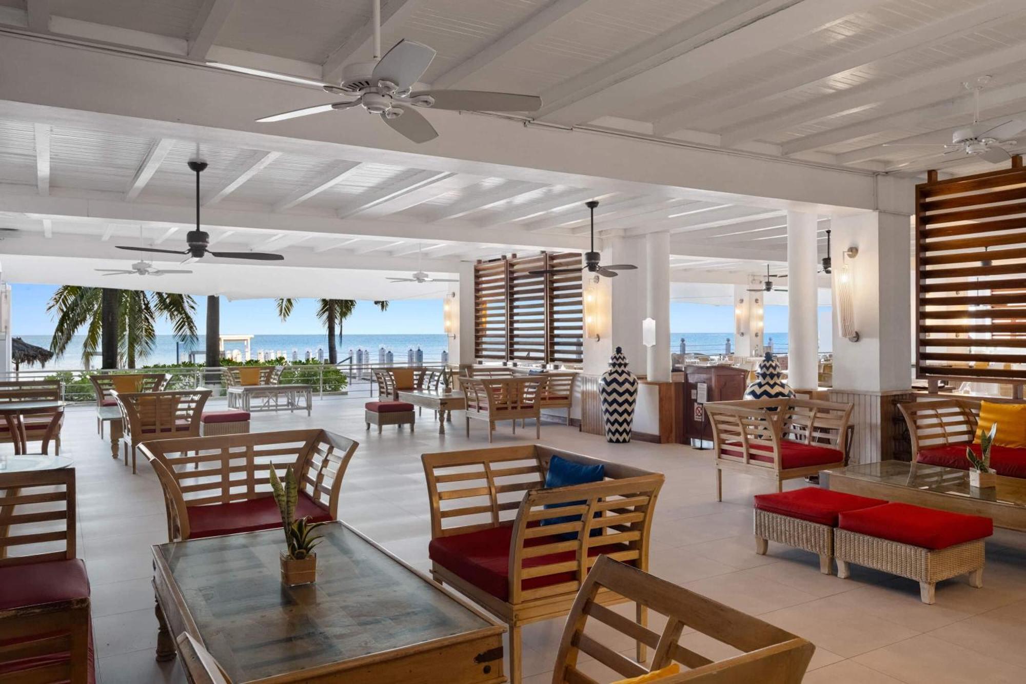 Grand Decameron Montego Beach, A Trademark All-Inclusive Resort Бухта Монтего Экстерьер фото