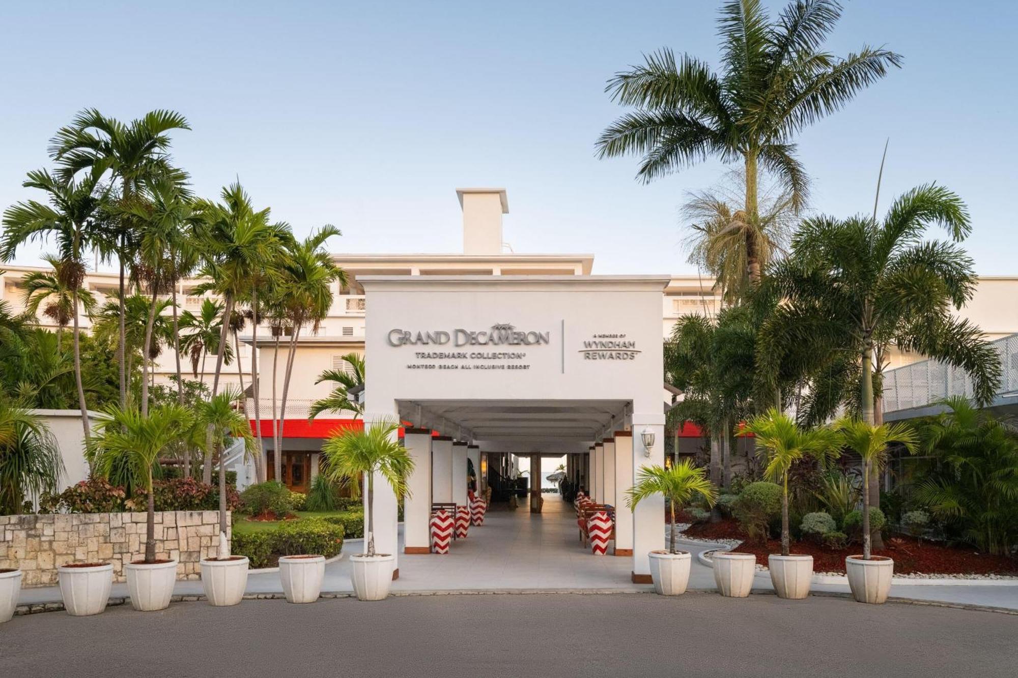 Grand Decameron Montego Beach, A Trademark All-Inclusive Resort Бухта Монтего Экстерьер фото