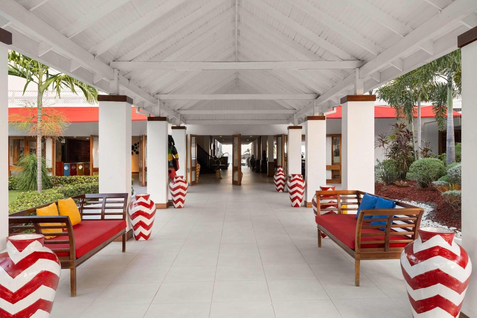 Grand Decameron Montego Beach, A Trademark All-Inclusive Resort Бухта Монтего Экстерьер фото